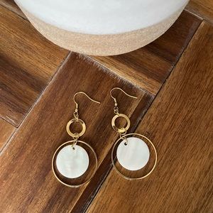NWOT Gold & White Circular Dangle Earrings